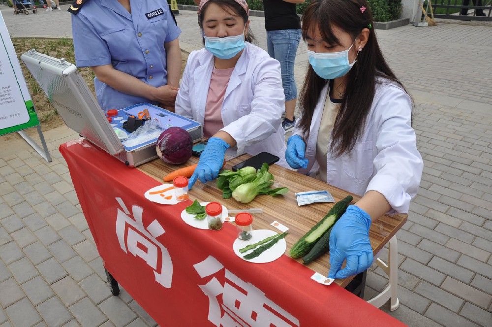 高碑店市开展“尚德守法 食品安全让生活更美好” 食品安全周主题宣传活动
